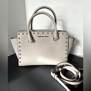MICHAEL KORS Selma Studeed leather med Satchel